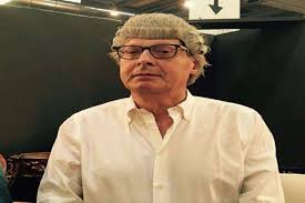 Primo di due figli, si è laureato in filosofia all'università degli studi di bologna con 110/110. Vittorio Sgarbi Chi E Carlo Il Figlio Avuto Con Patrizia Brenner