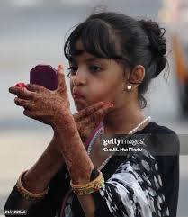 3,269 Friends Putting On Makeup Stock Photos, High-Res Pictures, and Images 