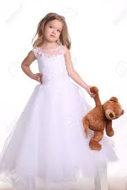 Check spelling or type a new query. Prinzessin Im Brautkleid Mit Baren Kleine Braut Gluckliche Kindheit Kleines Madchen Gluckliche Familie Baby Im Hochzeitskleid Blonde Madchen Isoliert Baby Im Studio Weisser Hintergrund Lizenzfreie Fotos Bilder Und Stock Fotografie Image 62687959