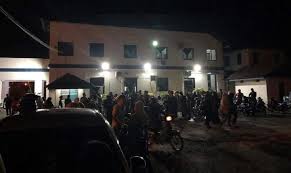 Ketua polis daerah seri alam, superintenden ismail dollah berkata pihaknya menerima makluman kejadian berlaku pada awal pagi ahad. Covid 19 Tak Perlu Ke Balai Polis Malam Ini