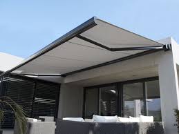 Store Exterieur Coffre A Bras Articule Tendabox By Stobag Italia Stores Exterieurs Idee Deco Exterieur Pergola Couverte