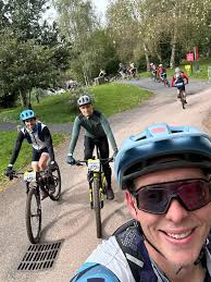 Bonjour ! 🌞 Récap du weekend ! 💙 💙Pour commencer notre Valentin est allé  à la Transvolcanique ce weekend ! Au programme 110km de VTT le samedi avec  arrivée dans un hôtel