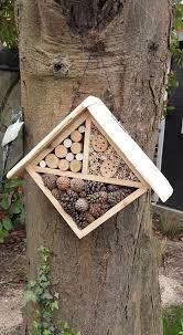 Hotel A Insectes 30 Idees Pour L Installer Dans Son Jardin En 2020 Hotel A Insectes Fabriquer Hotel A Insectes Projets De Jardins