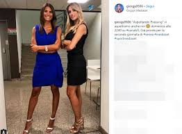 Per la nostra serie di belle telegiornaliste italiane, dedichiamo una fotogallery personale a giorgia rossi, la bionda bombshell già a sky e ora confermata in forza alla testata giornalistica di mediaset. Colleghe Amiche Giorgia Rossi E Elena Tambini Le Regine Dello Sport Mediaset Virgilio Sport