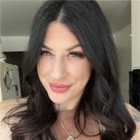 Hollie Banuelos Email & Phone Number