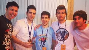 Se han convertido en diminutos. Fans De Vegetta777 Willyrex Alexby11 Staxx Y Luzu Photos Facebook