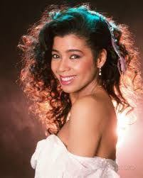 Irene Cara Nacida Como Irene T Escalera El 18 De Marzo De 1959 En El Bronx Nueva York Es Una Actriz Y Canta Beautiful Women Over 40 Glamour Black Actresses Irene cara has an amazing voice. pinterest