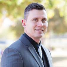 Robert Gauer's Instagram, Twitter & Facebook