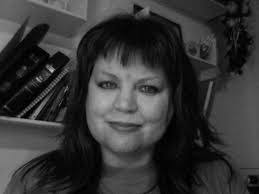 Jennifer Echeverria's Instagram, Twitter & Facebook