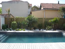 Creation D Un Espace Paysager En Bord De Piscine Amenagement Jardin Terrasse Piscine Piscine Amenagement Paysager Amenagement Paysager Contemporain