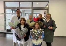 Herzen gegen Schmerzen“: Realschule Burgsteinfurt näht Kissen für  Krebspatientinnen des St. Franziskus-Hospitals