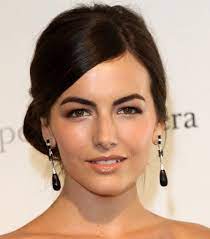 14 Stylish Hairstyles For Women With Heart Shaped Face Pretty Designs Hairstyles For Thin Hair Heart Face Shape Chignon Hair