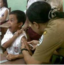 Ekpresi Senang Dari Seorang Anak Pada Saat Disuntik Oleh Seorang Petugas Kesehatan Lol Lucu Meme Lucu Lol