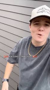 Melissa Shadowens's Instagram, Twitter & Facebook