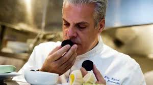 Le chef New Yorkais Éric Ripert 33 ans après, encore hanté par son passage  au Jamin de Robuchon à Paris