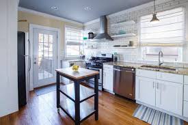 La fenêtre basculante pivote horizontalement vers l'extérieur et crée un minimum d'encombrement en rénovation, ce type de fenêtre est souvent utilisé comme fenêtre de toit, en lieu et place d'une. Choisir Un Habillage Pour Les Fenetres De Votre Cuisine