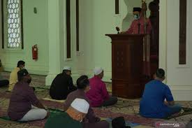 Data tabel adalah jadwal sholat atau waktu shalat untuk hari ini pada bulan juli 2021. Sholat Idul Fitri Di Masjid Kuala Lumpur Dibatasi 50 Orang Antara News