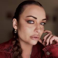 We miss our lovely fans and say "Hello" when you see this lovely photo