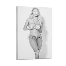 Amazon.com: DFRRYAR Lindsey Pelas Model Poster Sexy Actress Black And White  Poster Canvas Painting Posters And Prints Wall Art for Living Room Bedroom  Decor 16x24inch(40x60cm): Posters & Prints