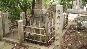 Kayu jati adalah salah satu jenis kayu yang terkenal dengan kekuatannya, menyebabkan kayu jati sering digunakan sebagai bahan baku untuk membuat berbagai macam jenis furniture. Kuburan Hachiko Yang Ramai Pengunjung Kumparan Com