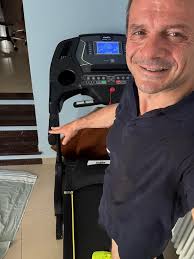 Ed anche per oggi abbiamo dato 🤣🤣🤣 Cerco di rispettare il programma che  mi ha imposto mio figlio Gabry ma non sempre ci riesco. Oggi avevo 5 km da  fare in 35