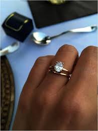 Simple And Elegant Engagement Ring That Perfect In Your Finger Weddingringinfinger Simpl Elegant Engagement Rings Wedding Rings Vintage Diamond Wedding Bands