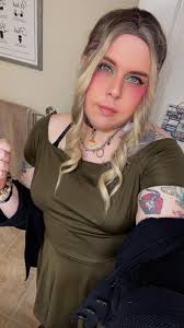 Just changed my case for my Switch. Sad Christmas is over but excited for  Valentine's date and my anniversary. My boyfriend and I will be celebrating  5 years! Loving the new look!