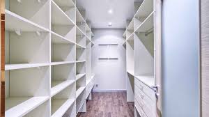 Kleine räume benötigen clevere ideen, die praktisch und schön anzusehen sind. Kleines Schlafzimmer Begehbarer Schrank Caseconrad Com