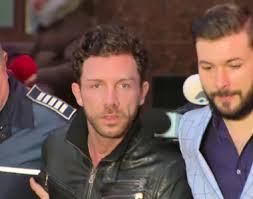 Daca il doriti pe adi de la valcea la nunta sau la cumetrie sau orice eveniment nu trebuie decat sa sunati la +4 0751690697. So 539 Ie Adi De La V Acirc Lcea Stirile Kanal D