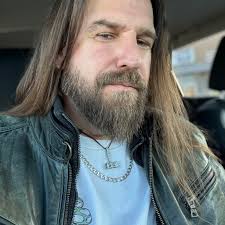 Can anyone tell me how to reload a full mag or gun because every time I  load a gun like the sk it o my loads one bullet