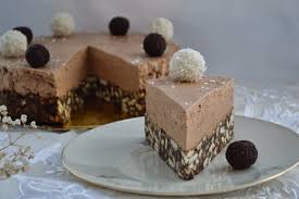 1 kg biscuiti, 200 g ciocolată fără lapte, 100 g cacao pudră, 200 ml friscă lichidă, 300 g zahăr, 150 g unt, 200 g nucă, 300 ml apă, esentă de rom. Tort Cu Biscuiti Si Mascarpone