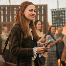 Mylunarose New Interview With Sophie Skelton From Elle Magazi Outlander Outlander Starz Lily Evans