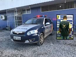 Resultado de imagem para Homem vai preso após se masturbar em ponto de ônibus na frente de 3 jovens
