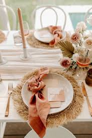 A Creative Retreat For Female Entrepreneurs In Byron Bay Styledyou Dinner Table Setting Creative Retreat Rose Gold Christmas Decorations
