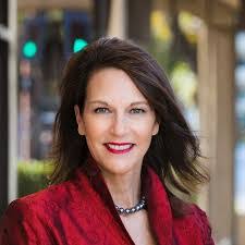 Kelly Ringer's Instagram, Twitter & Facebook