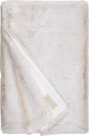Whether you want a stylish throw you can drape over the couch or a available in platinum (a white background with silvery gray tips), pink blush (a creamy base with a soft blush color mixed throughout), nightshade (a. Winter Home White Lion Faux Fur Blanket Interismo Online Shop Global