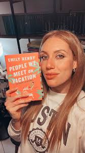 Siamo comunque felici ma sarebbe stato perfetto questa estate 🤧  #emilyhenry #peoplewemeetonvacation #netflixfilm #bookreel