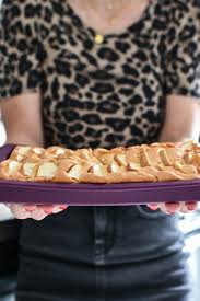 Übrigens habe ich den kuchen in einer silikonform gebacken und damit nur ein halbes blech gezaubert und natürlich auch nur die hälfte der angegebenen zutaten verwendet. Frisch Vom Blech Schneller Blechkuchen Mit Obst Vintage Diary