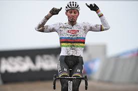 In het veld deze keer, tijdens de wereldbekermanche van namen. Hoe Vader Adrie Van Der Poel Ooit Beter Deed Dan Zoon Mathieu Wielrennen Sportmagazine