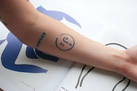 A Design Inspired By The Modern Works Of Henri Matisse Inkboxlove Minimaltattoo Abstracttattoo Linework Tattooinspirati Tattoos Minimal Tattoo Knee Tattoo