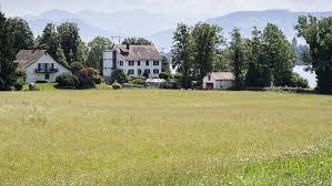 Wollerau, switzerland (ch) the tennis player owns this property. Ostschweiz 60 Architekten Und Ein Paar Bagger Fur Federers 70 Millionen Villa Am Zurichsee
