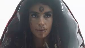 Sevdaliza was born in tehran, iran in 1987, but moved to the netherlands at a young age. Novaya Kollekciya Marine Serre