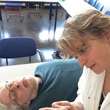 Embodied Reflexivity in Qualitative Analysis: A Role for Selfies