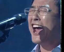 권인하(權仁夏, 1959년 8월 13일 ~ )는 대한민국의 가수, 싱어송라이터, 텔레비전 연기자이다. ê°ì ê¶ì¸í ì ì ììí ì²ë'¥í¸ë'ì´ ë¶ì¥ë ì°½ë²