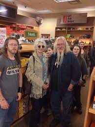 Alaskan Bush People Joshua Bam Bam Brown And Parents Shopping Matt Brown Celebridades Alaska