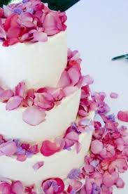 Scattered Rose Petals To Add Color Decorate A Plain Cake 6 To Decorate Petal Wedding Cakes Diy Wedding Cake Petal Cake