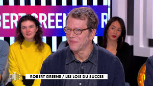 Grand amoureux d'histoire, de littérature et de la france en particulier, robert greene parle plusieurs langues couramment (dont le français). Robert Greene Les Lois Du Succes Clique Canal Youtube