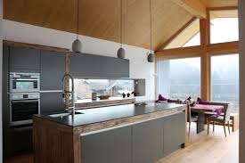 Kuche In Grau Mit Altholz Kuchen Planung Kuchen Design Altholz Kuche