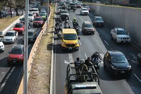 Una trabajadora sanitaria vacuna a un paciente contra la covid en ciudad de méxico, el 15 de febrero.nayeli cruz. La Jornada Realizan Simulacro De Vacunacion Contra Covid 19 En Mexico