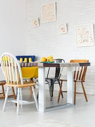 Avant toute autre chose, il est indispensable de nettoyer correctement la surface à peindre. Peindre Un Meuble Vernis Pas A Pas Le Mode D Emploi Facile